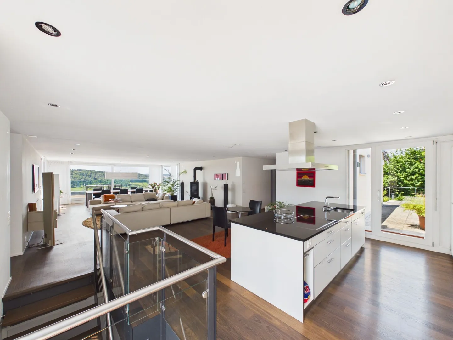 Exclusive 6.5-room maisonette terrace apartment with Alpine panorama & 75 m² sun terrace - Photo 10 of 13