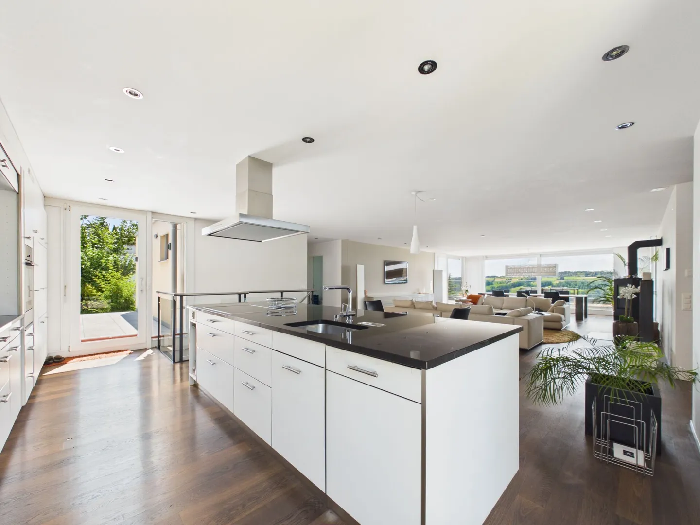 Exclusive 6.5-room maisonette terrace apartment with Alpine panorama & 75 m² sun terrace - Photo 11 of 13