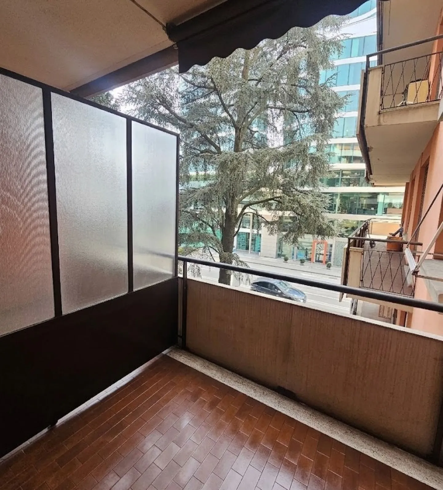 Appartamento ristrutturato di 2,5 stanze con balcone - Foto 3 di 6