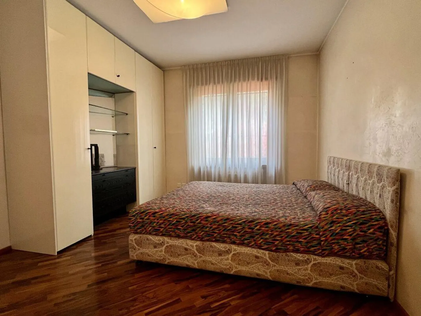 Large and elegant villa with building land - Photo 9 of 15