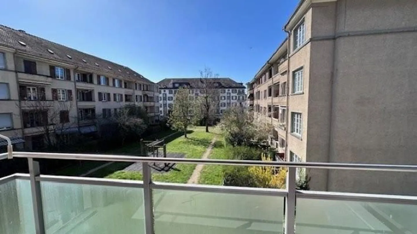 Ampio appartamento con 2 stanze nel quartiere Cour - Foto 1 di 6