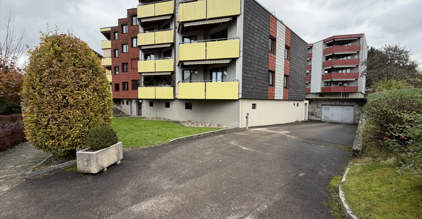 Close to shops and the train station - Photo 4 of 4
