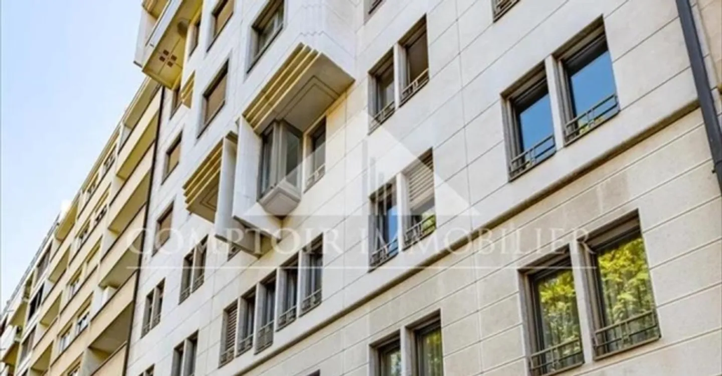 Spazio di stoccaggio moderno - Foto 1 di 2