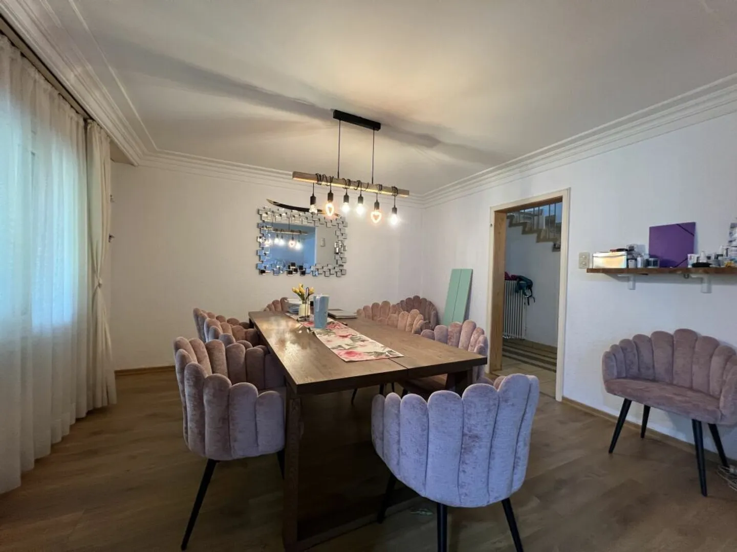 Casa unifamiliare con molto spazio esterno in una posizione adatta alle famiglie - Foto 6 di 13