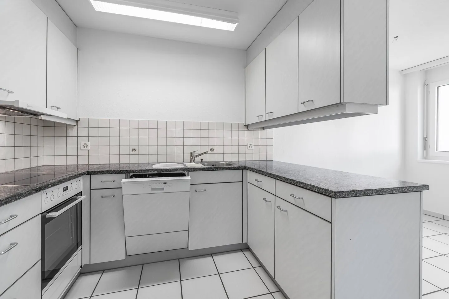 Appartamento 3,5 locali con balcone in un bel quartiere residenziale - Foto 3 di 9