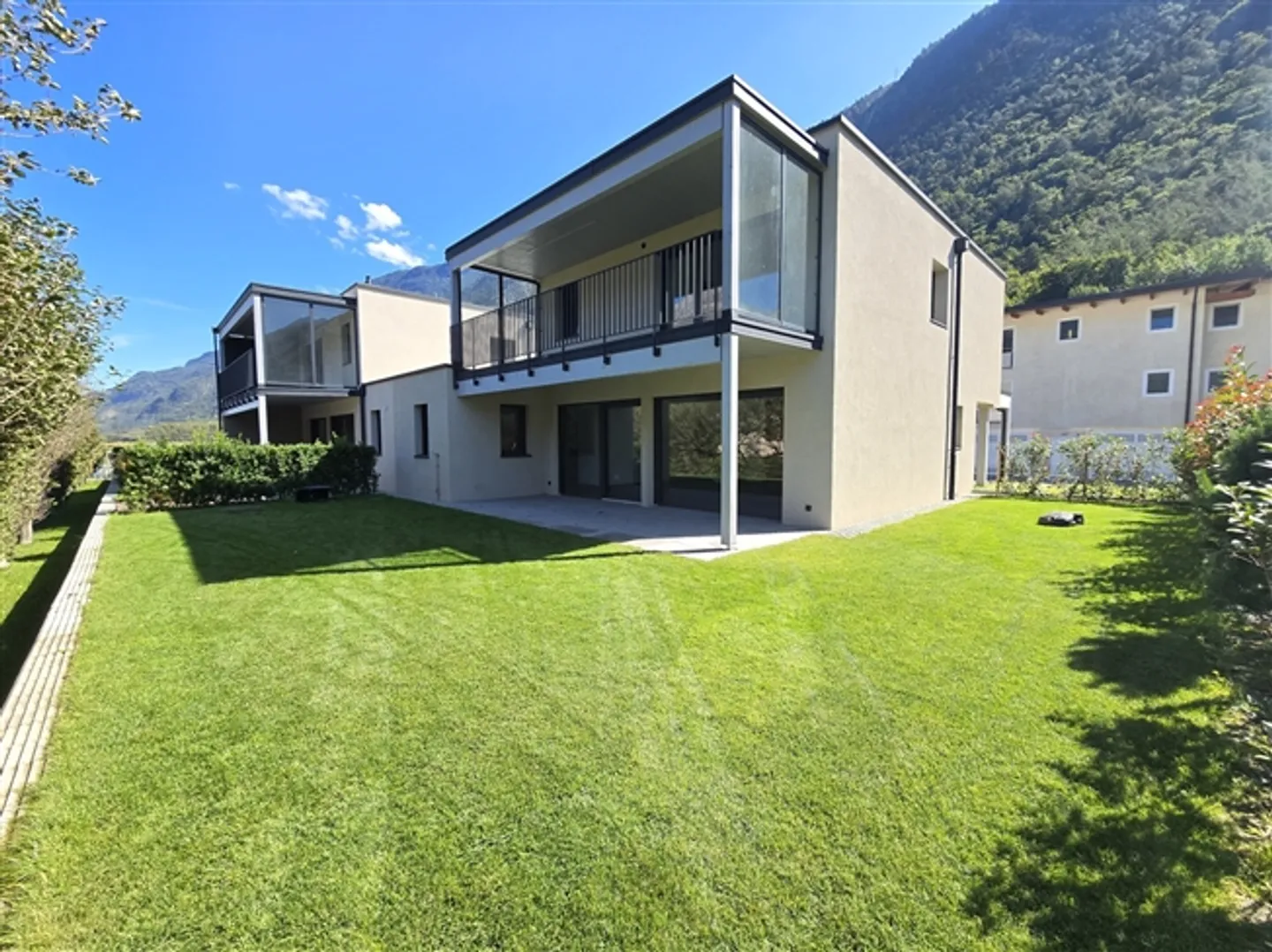New Villa - 203 m2 and 845 m3 - Martigny - ref. 10242567 - Photo 1 of 13