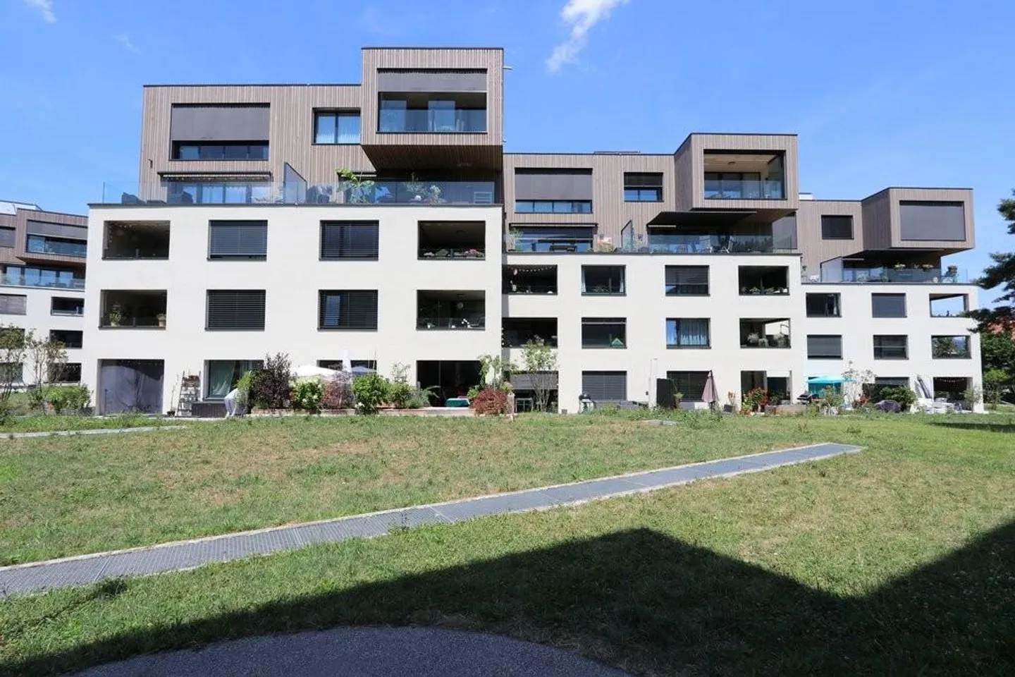 Modern living in Wabern! - Photo 1 of 8