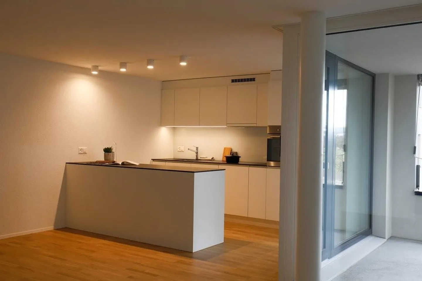 Modern living in Wabern! - Photo 2 of 8
