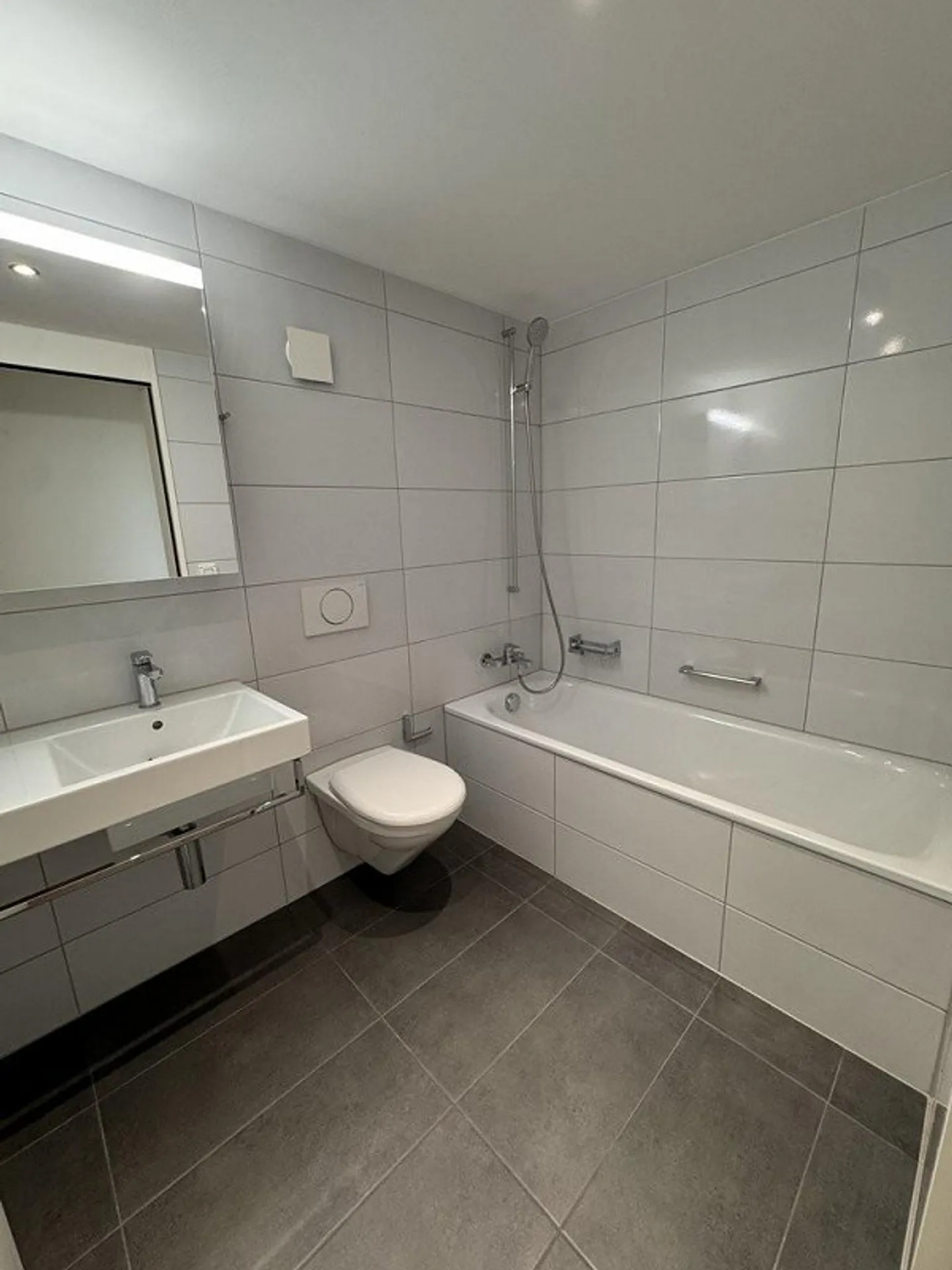 Modern living in Wabern! - Photo 4 of 8