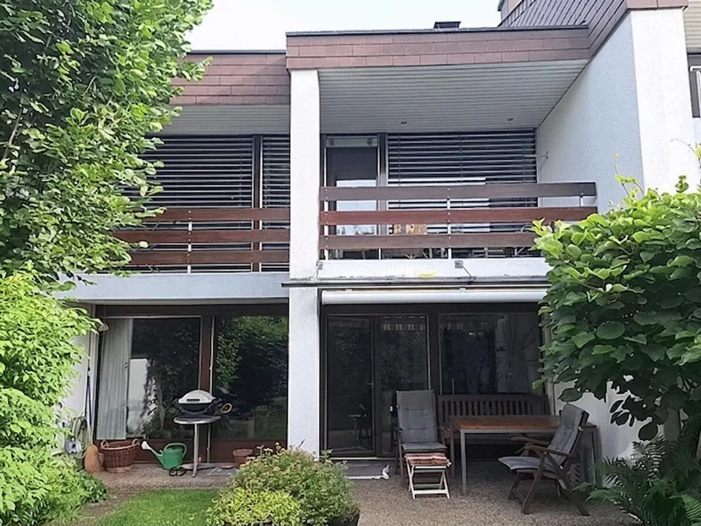 Maison de ville 5.5 pièces bien entretenue et modernisée - Photo 3 sur 15