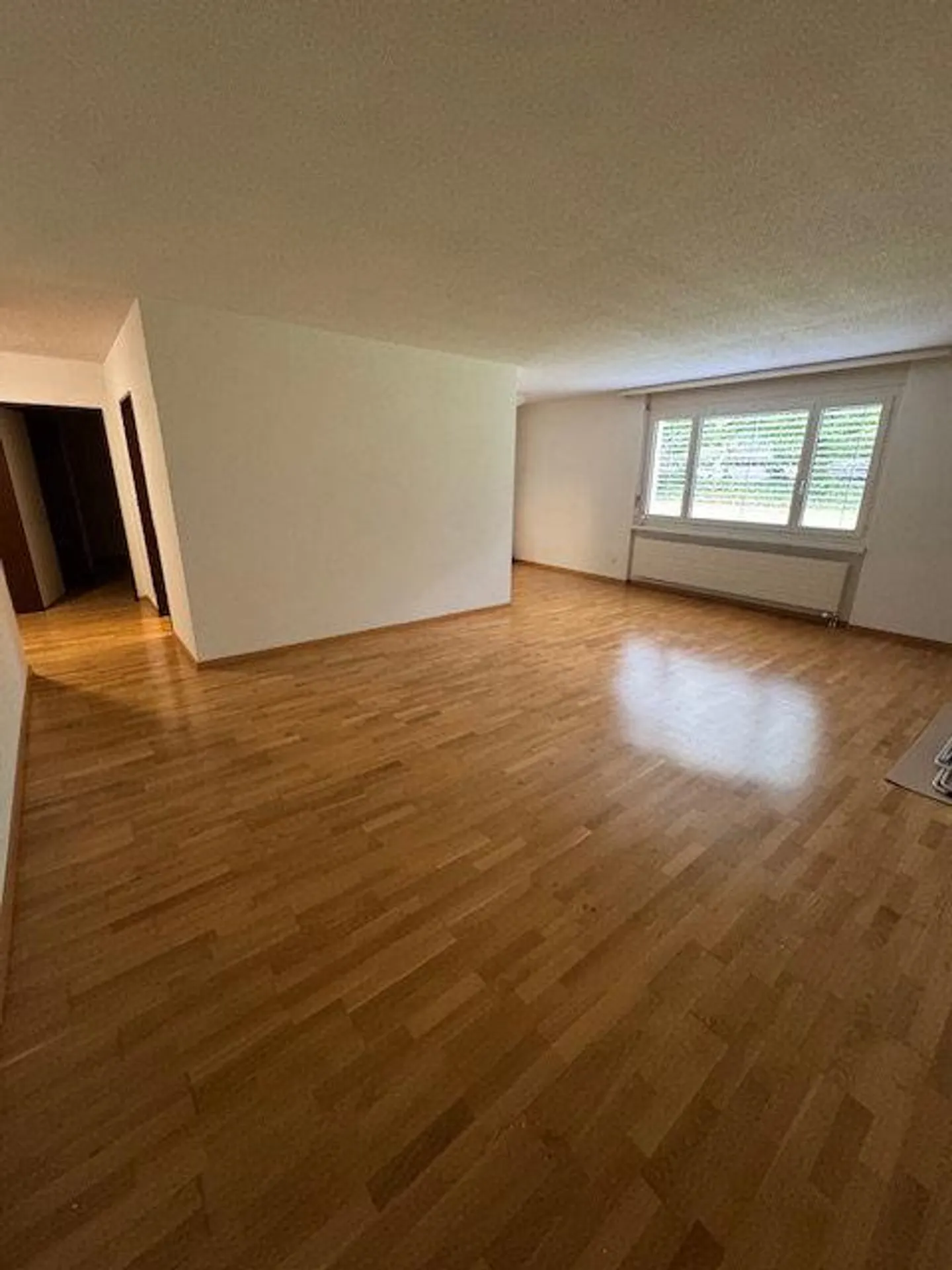 Grosszügige Wohnung mit Garten - Foto 2 von 8