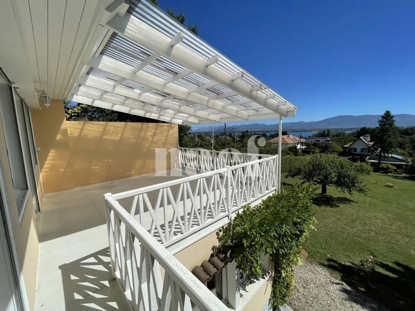 Schöne individuelle Immobilie mit 6,5 Zimmern von ca. 220 m2 mit großem Garten - Foto 2 von 13