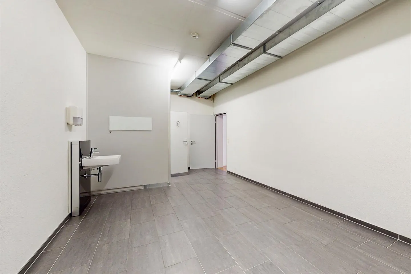 Bornblick - Commercial/Office Space - Photo 6 of 7