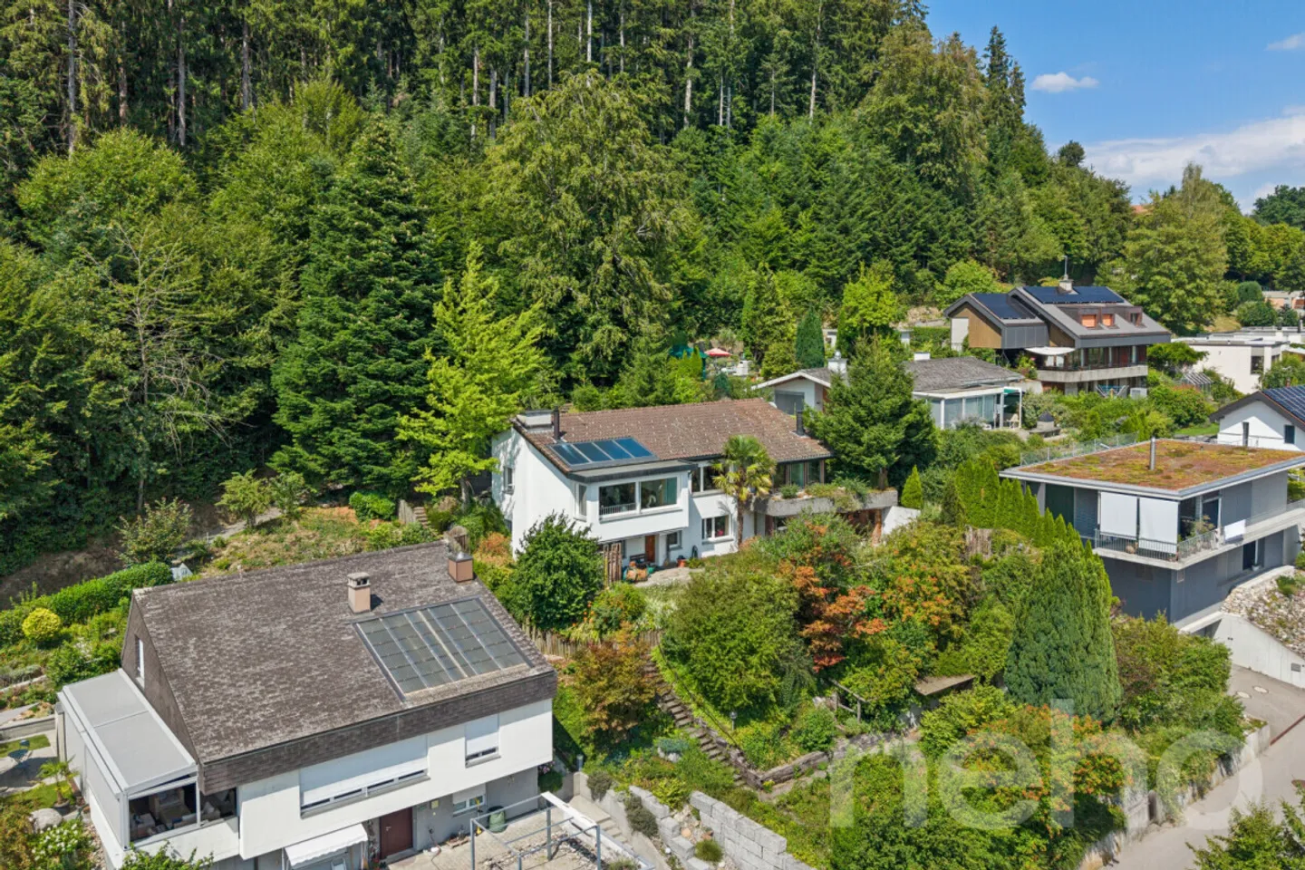 Charmante Maison Familiale avec Potentiel - Photo 2 sur 12