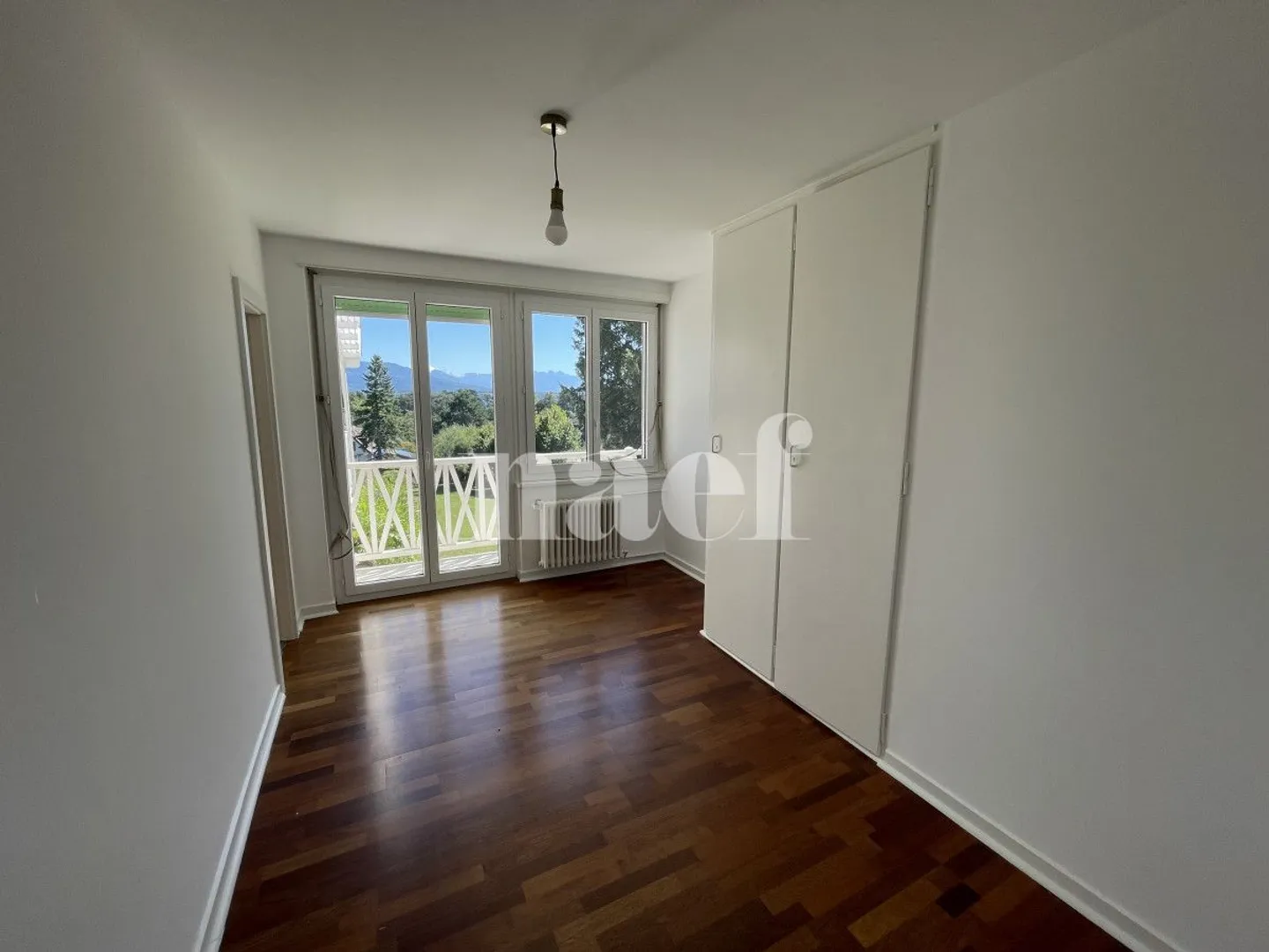 Schöne individuelle Immobilie mit 6,5 Zimmern von ca. 220 m2 mit großem Garten - Foto 8 von 13