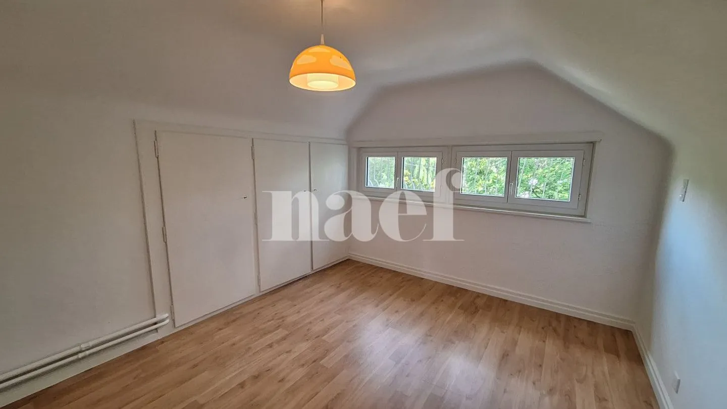 Schöne individuelle Immobilie mit 6,5 Zimmern von ca. 220 m2 mit großem Garten - Foto 9 von 13