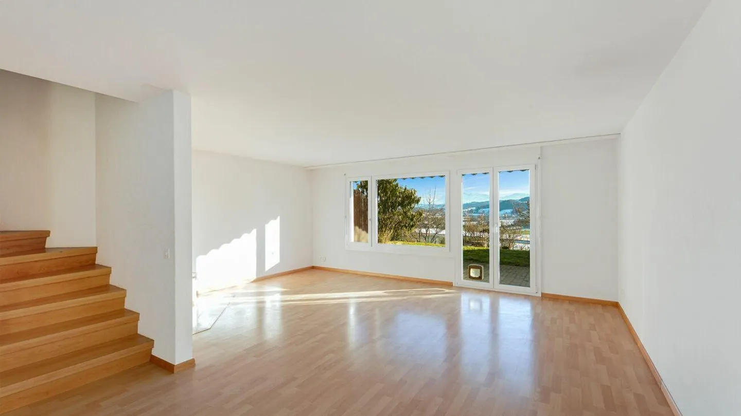 4.5-Room Row End House with Large Garden and Great View - Photo 2 of 12