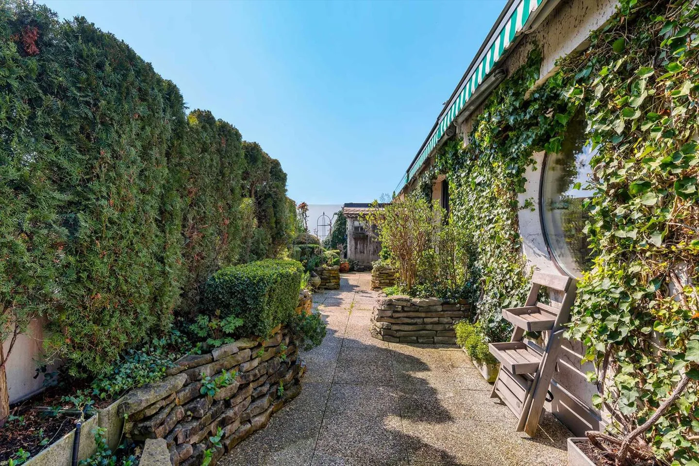 Penthouse with beautiful gable terrace - Photo 3 of 4