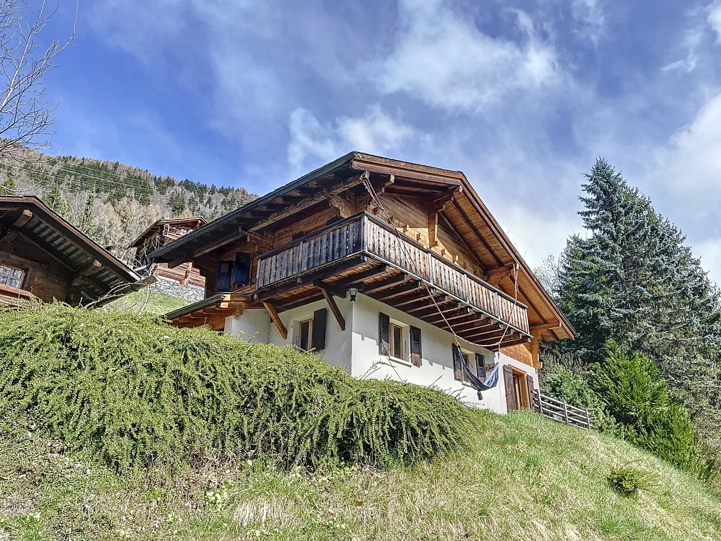 THE PERNETTES - Photo 1 of 13