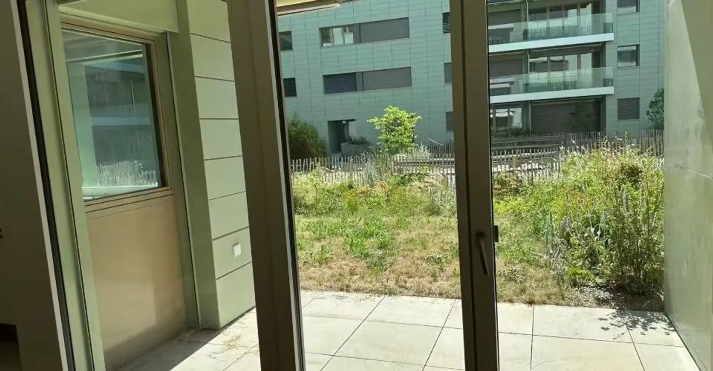 Magnificent 2.5-room apartment for rent in Chavannes-près-Renens - Photo 2 of 4