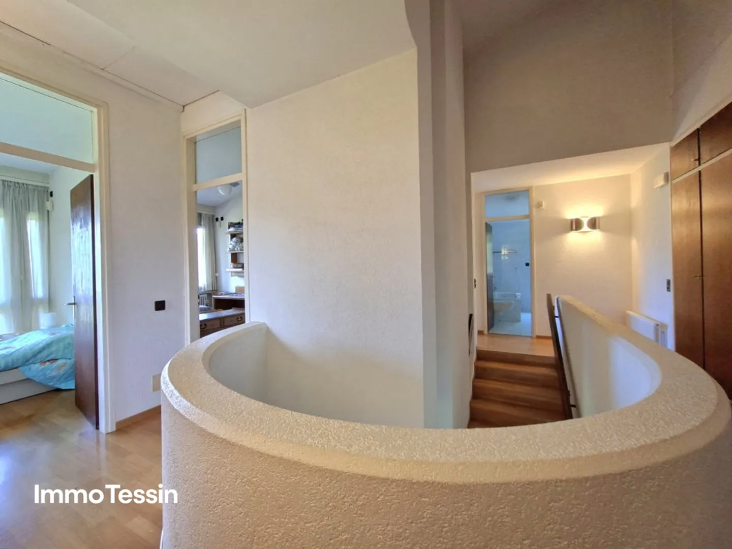 HIGHLIGHT: Exklusive Doppel Villa mit Pool und riesigem Grundstück für absolute Privatsphäre an Bestlage nähe Lugano - Foto 11 von 13