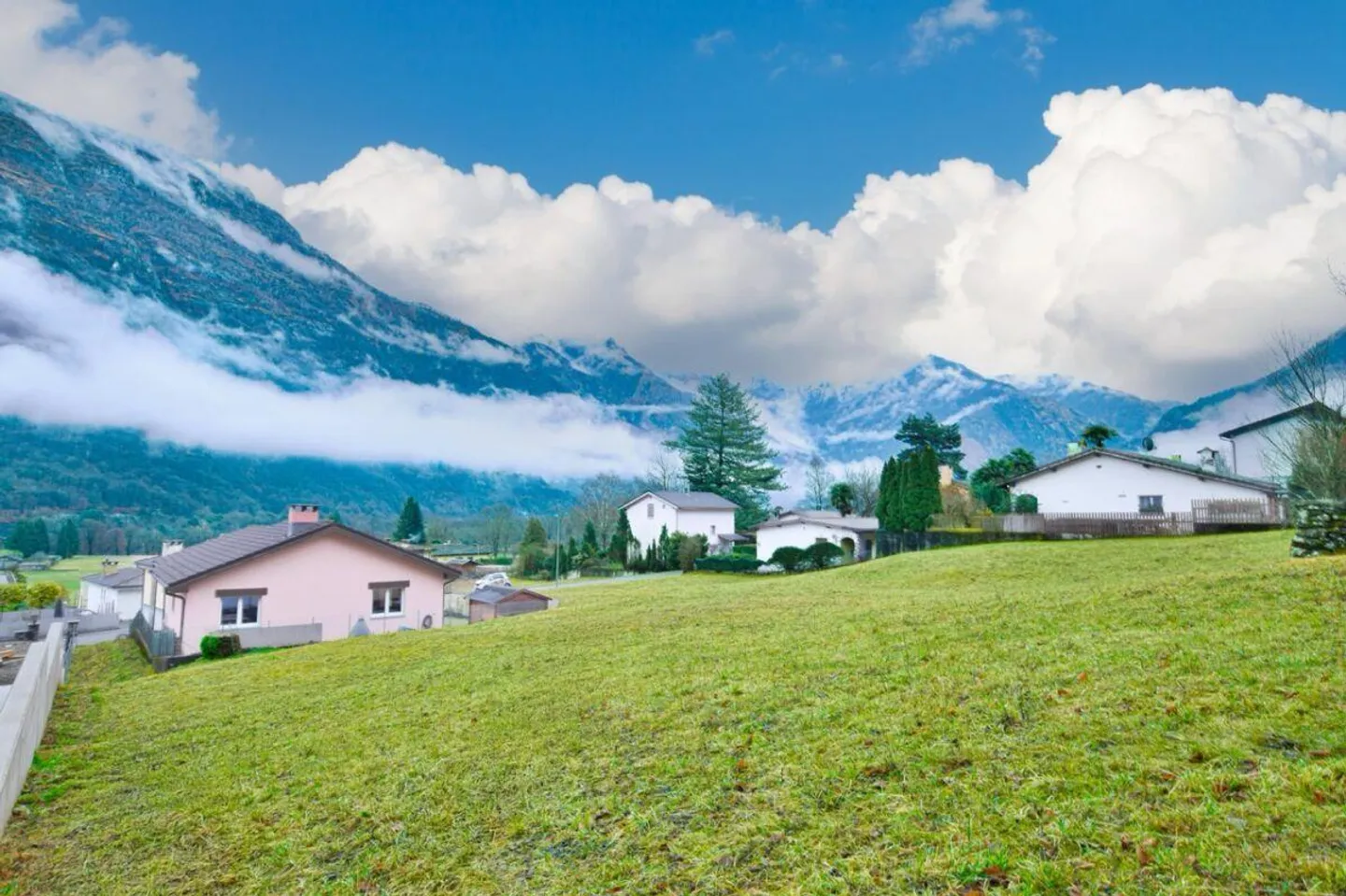 Building plot in a beautiful location - Photo 1 of 2