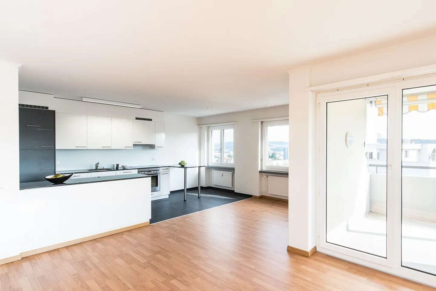 grand appartement avec une vue magnifique - Photo 2 sur 9