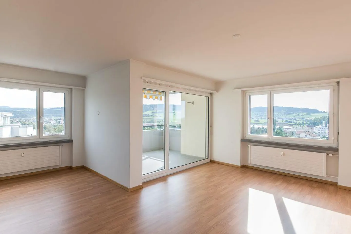 grand appartement avec une vue magnifique - Photo 5 sur 9