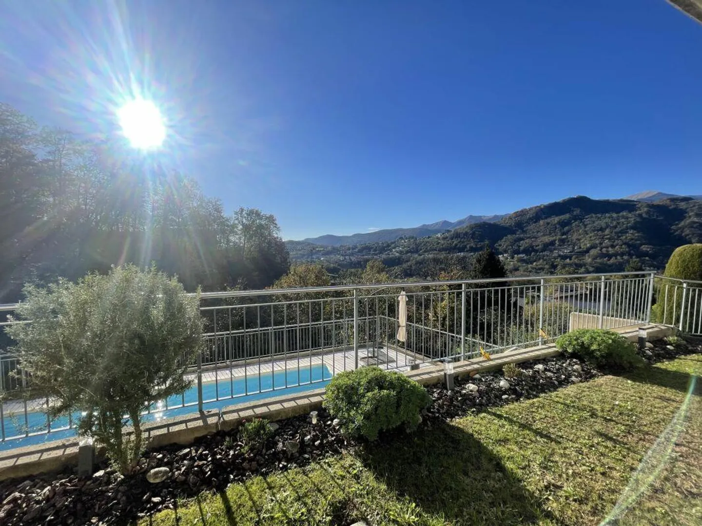Bella casa con 2 appartamenti e una piscina. - Foto 2 di 9