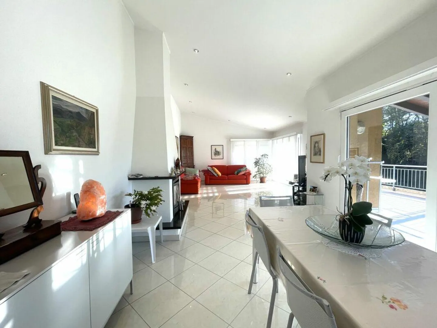 Bella casa con 2 appartamenti e una piscina. - Foto 3 di 9