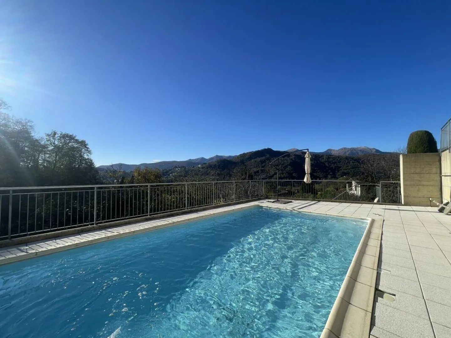 Bella casa con 2 appartamenti e una piscina. - Foto 1 di 9