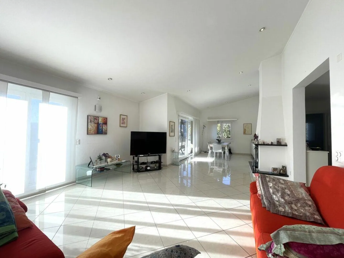 Bella casa con 2 appartamenti e una piscina. - Foto 5 di 9