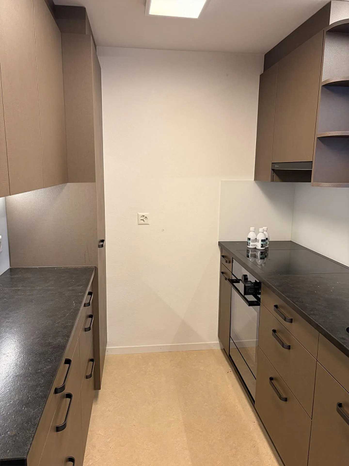 Attractive 3.5-room apartment in Schluein – quiet, bright and comfortable - Photo 8 of 13