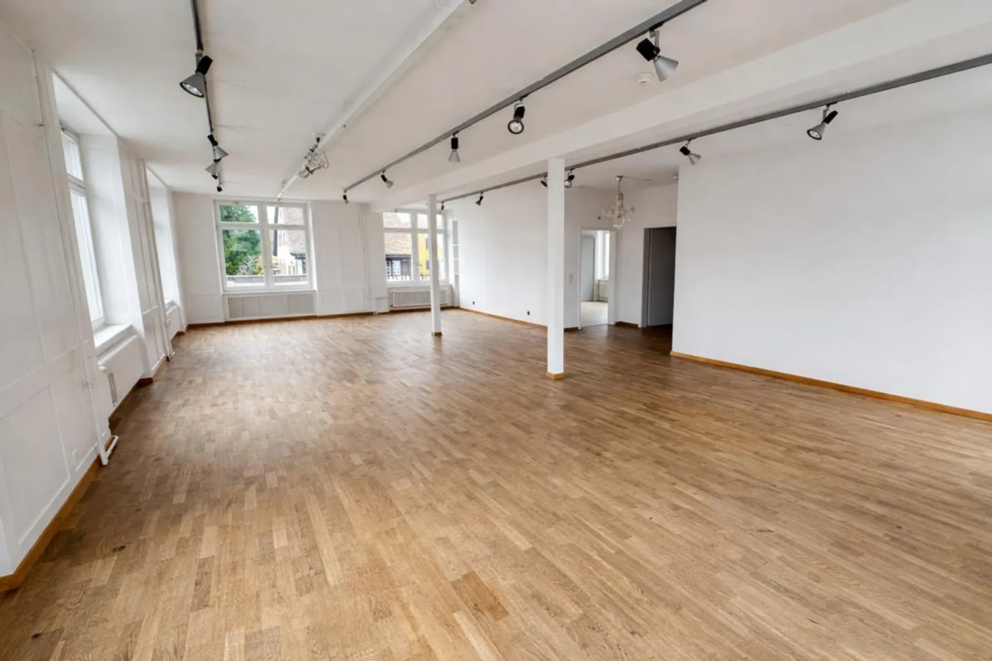 Your new commercial space with kitchenette and lake view - Photo 2 of 9