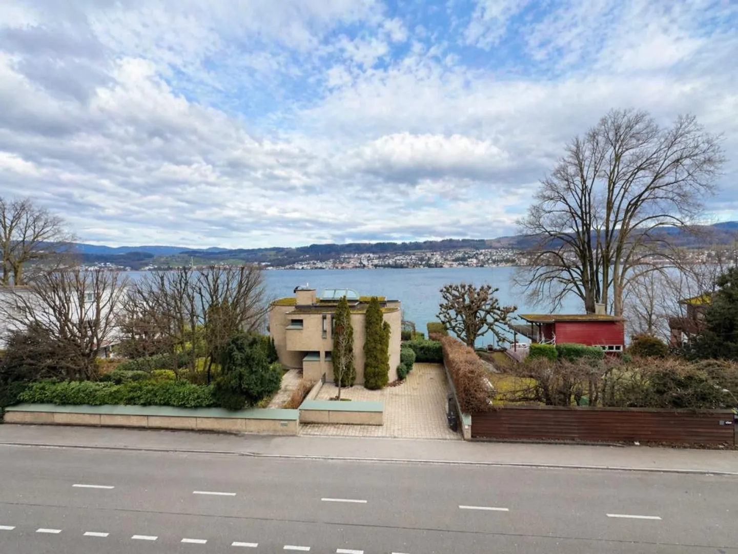 Your new commercial space with kitchenette and lake view - Photo 7 of 9