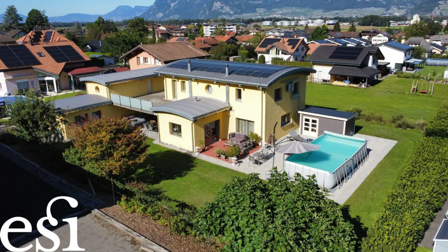 Villa unifamiliare spaziosa con 5,5 stanze e ampliamento a Muraz - Foto 1 di 13