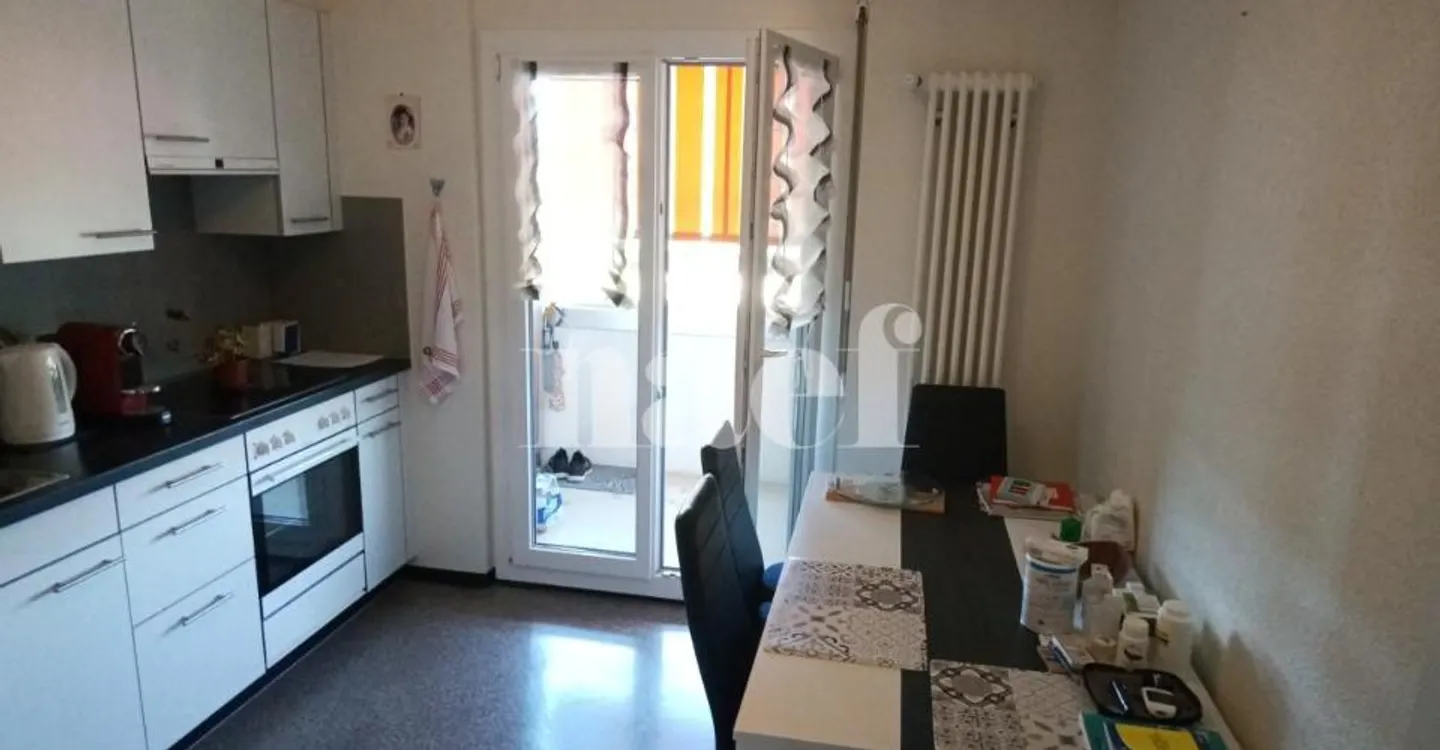 Sublime 2,5 Zimmer renovierte Wohnung mit Balkon in La Chaux-de-Fonds - Foto 4 von 5