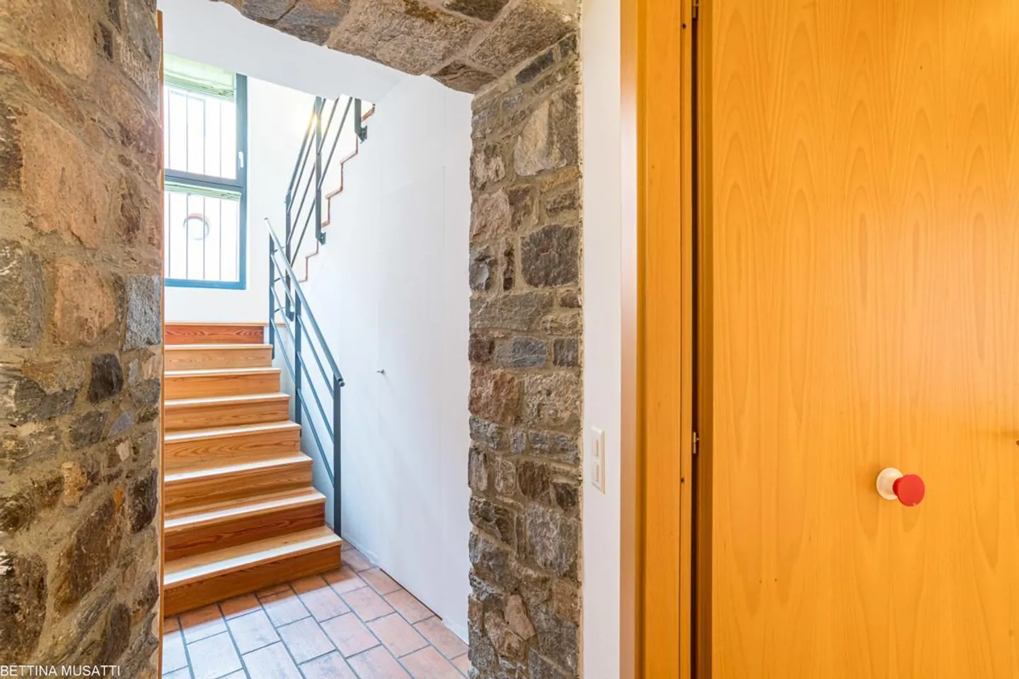 VICO MORCOTE WONDERFUL TICINESE HOUSE - Photo 3 of 15