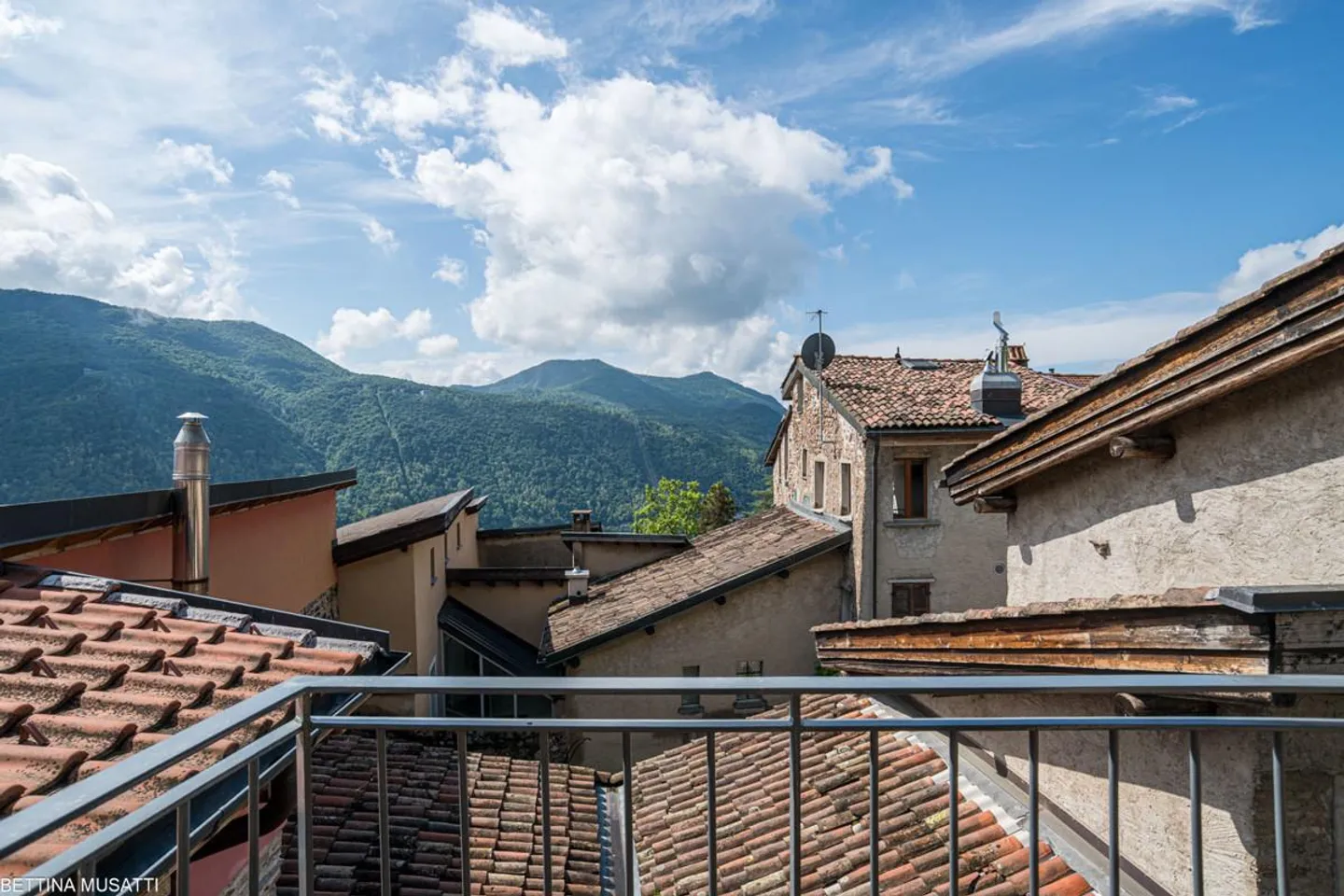 VICO MORCOTE WONDERFUL TICINESE HOUSE - Photo 9 of 15