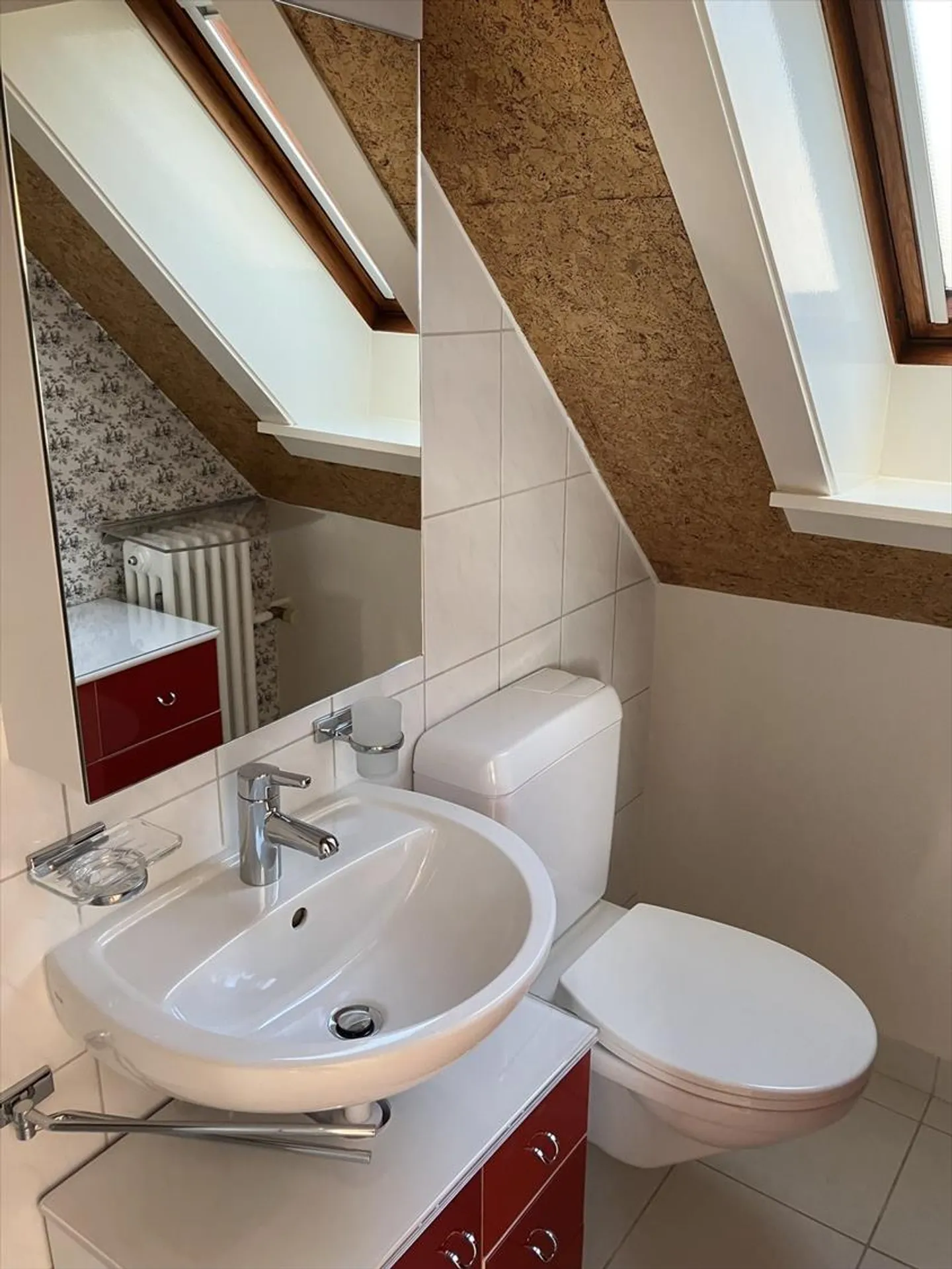 MAGNIFIQUE LOGEMENT AVEC SUPERBE VUE SUR LE LAC - Photo 6 sur 10