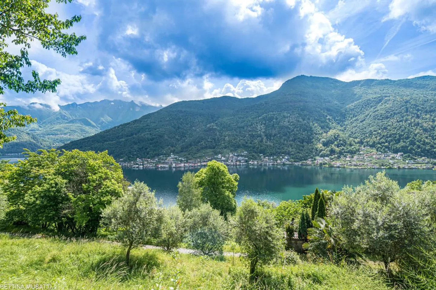 VICO MORCOTE WONDERFUL TICINESE HOUSE - Photo 12 of 15