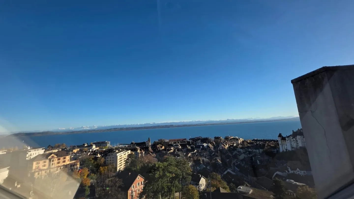 MAGNIFIQUE LOGEMENT AVEC SUPERBE VUE SUR LE LAC - Photo 10 sur 10