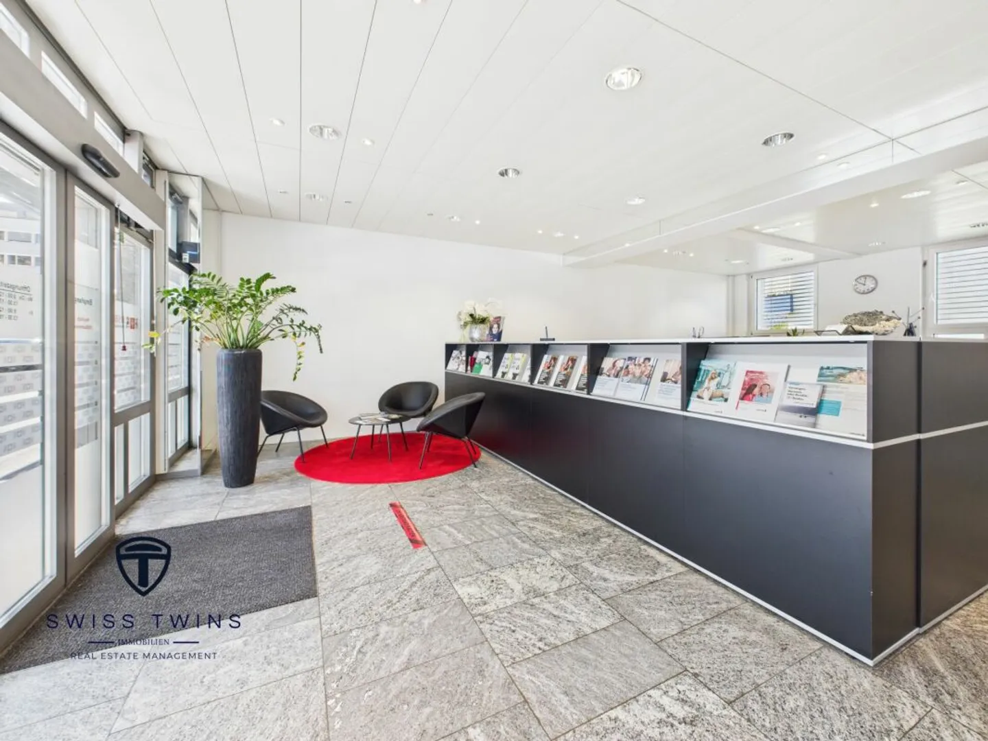 Espace Commercial Central - Idéal pour Bureau ou Vente - Photo 1 sur 13