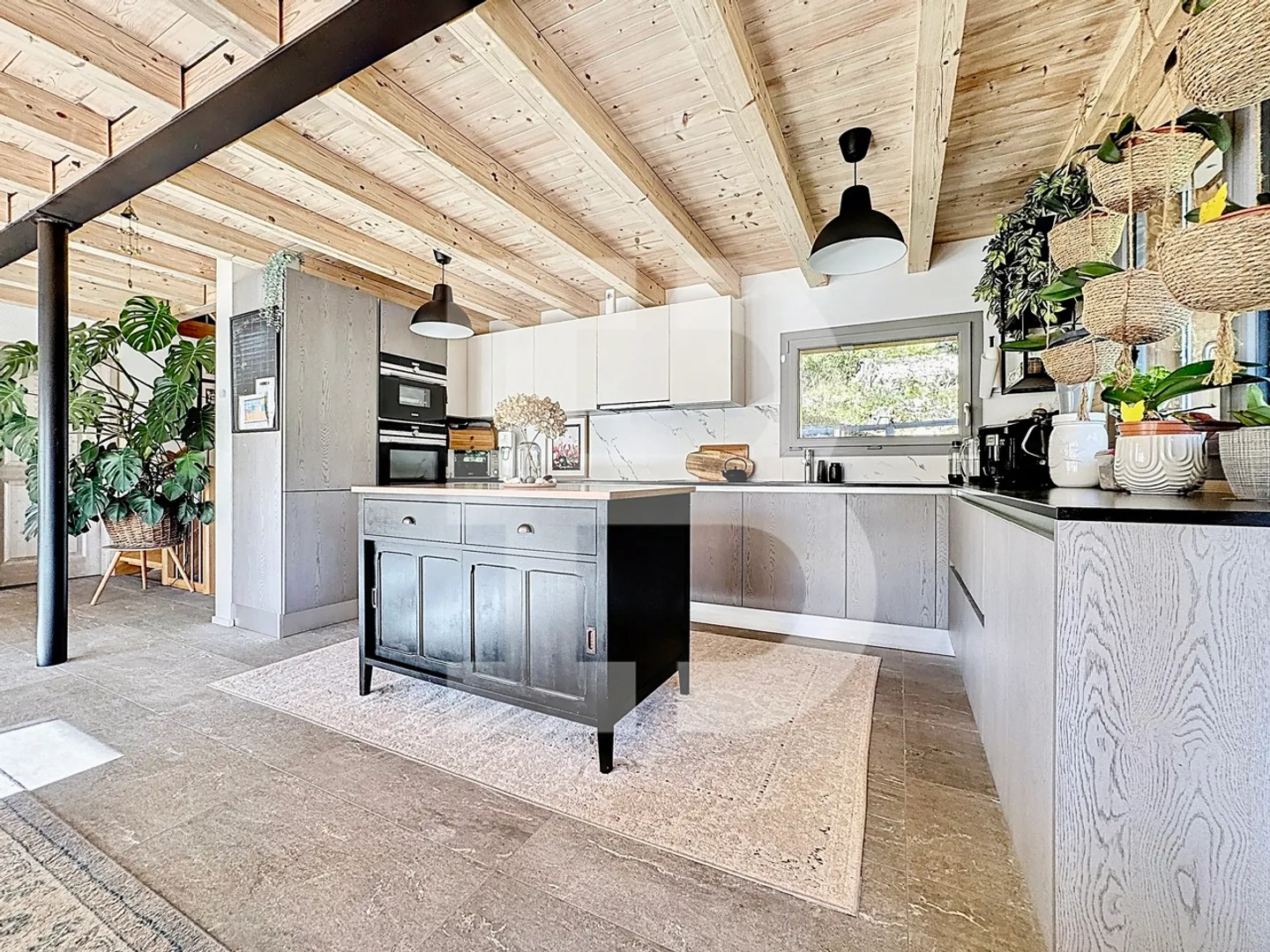 Beautiful chalet with a view, 3 bedrooms and converted attic - Photo 3 of 13