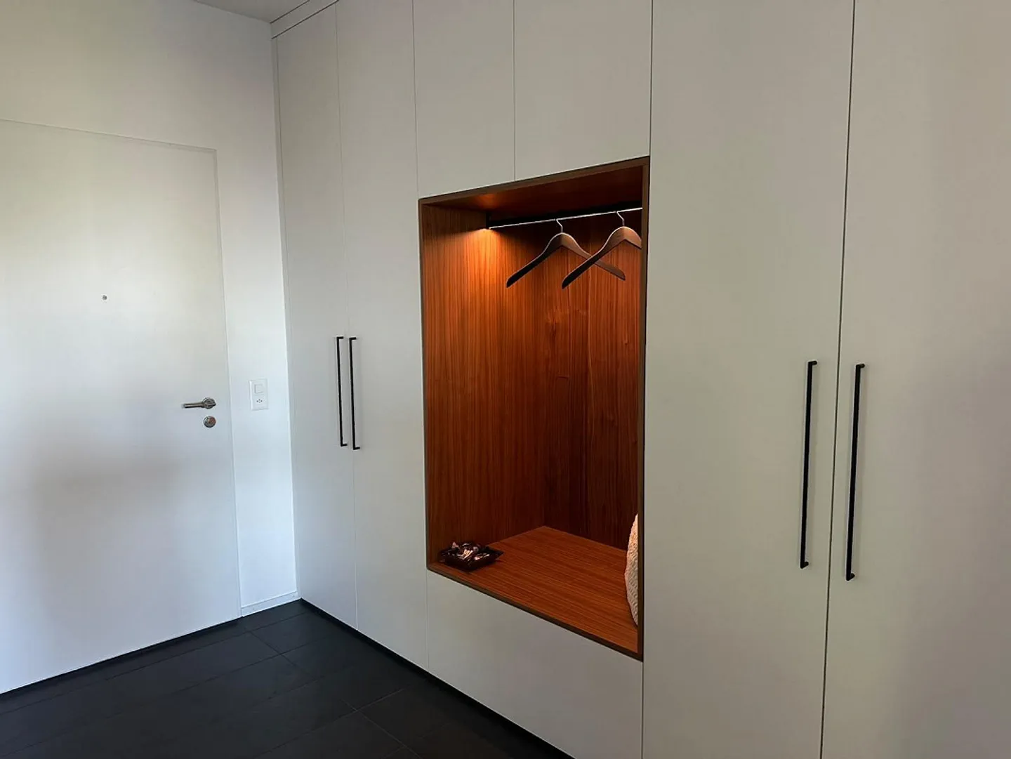 Bright 3.5-room apartment with a view of Rigi and Lake Zug - Photo 2 of 7