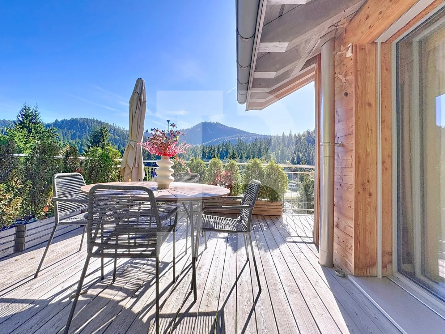 Beautiful chalet with a view, 3 bedrooms and converted attic - Photo 4 of 13