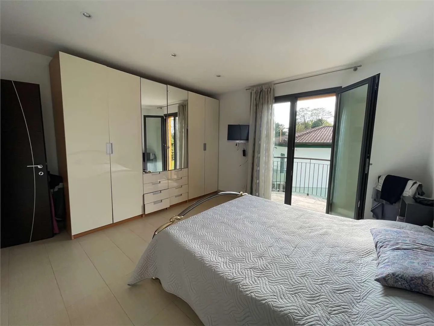 Schöne Einzelvilla mit Pool in Wohngegend in Genest - Foto 7 von 12