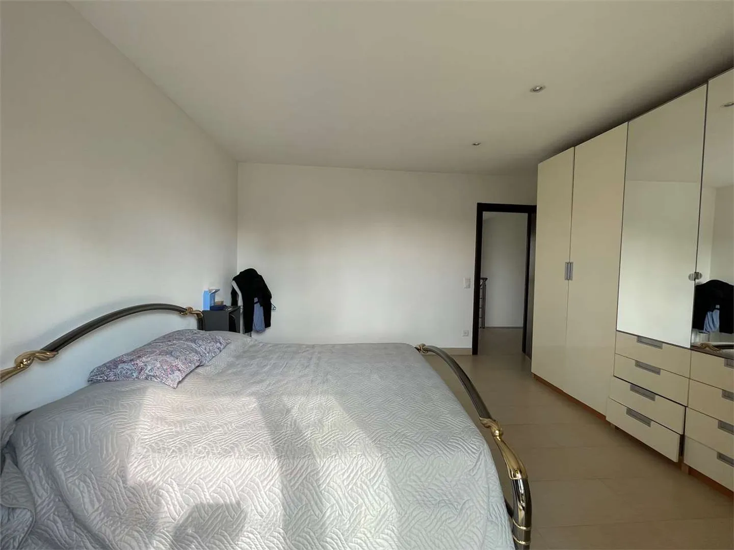 Schöne Einzelvilla mit Pool in Wohngegend in Genest - Foto 8 von 12