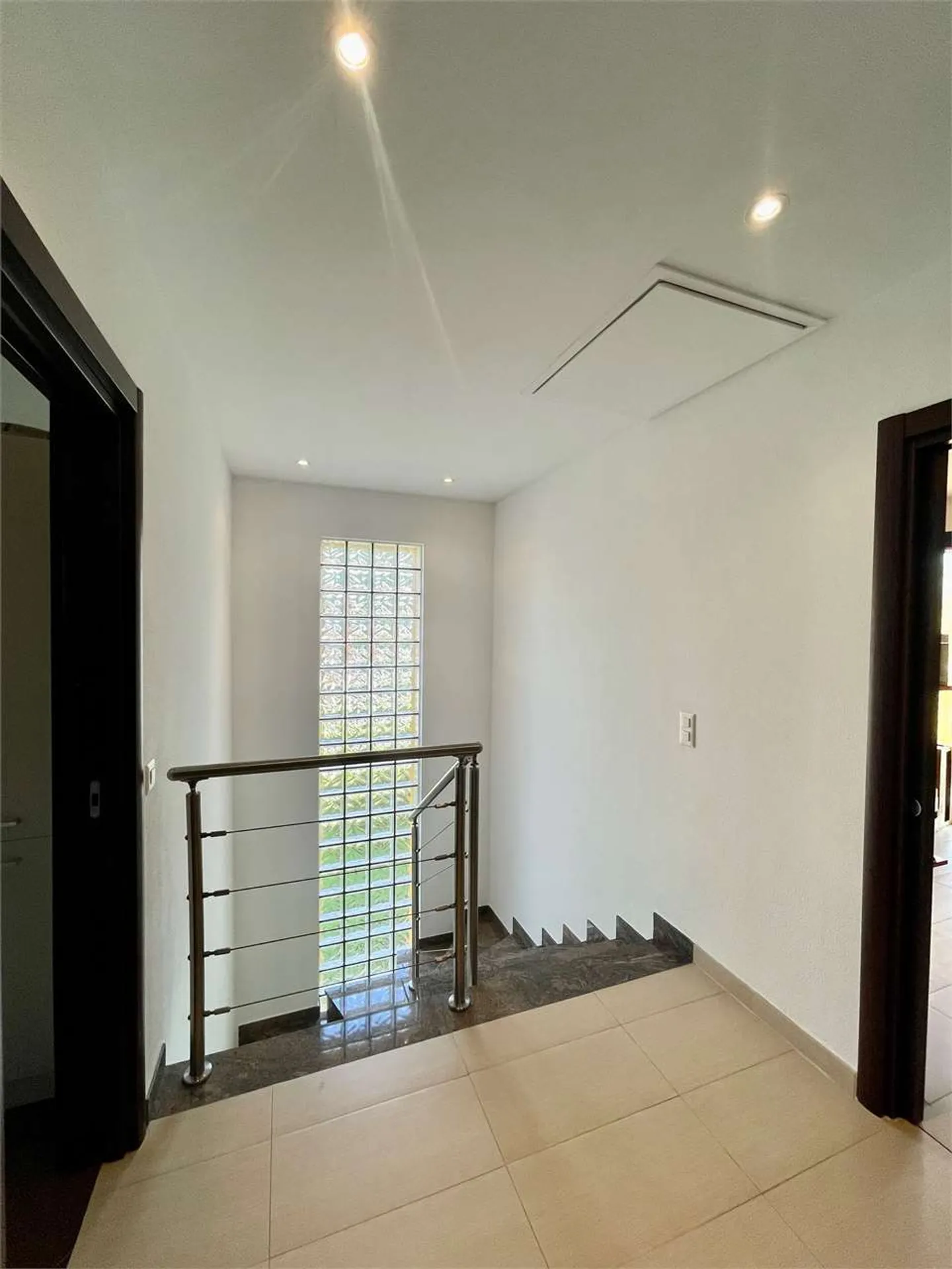 Schöne Einzelvilla mit Pool in Wohngegend in Genest - Foto 9 von 12