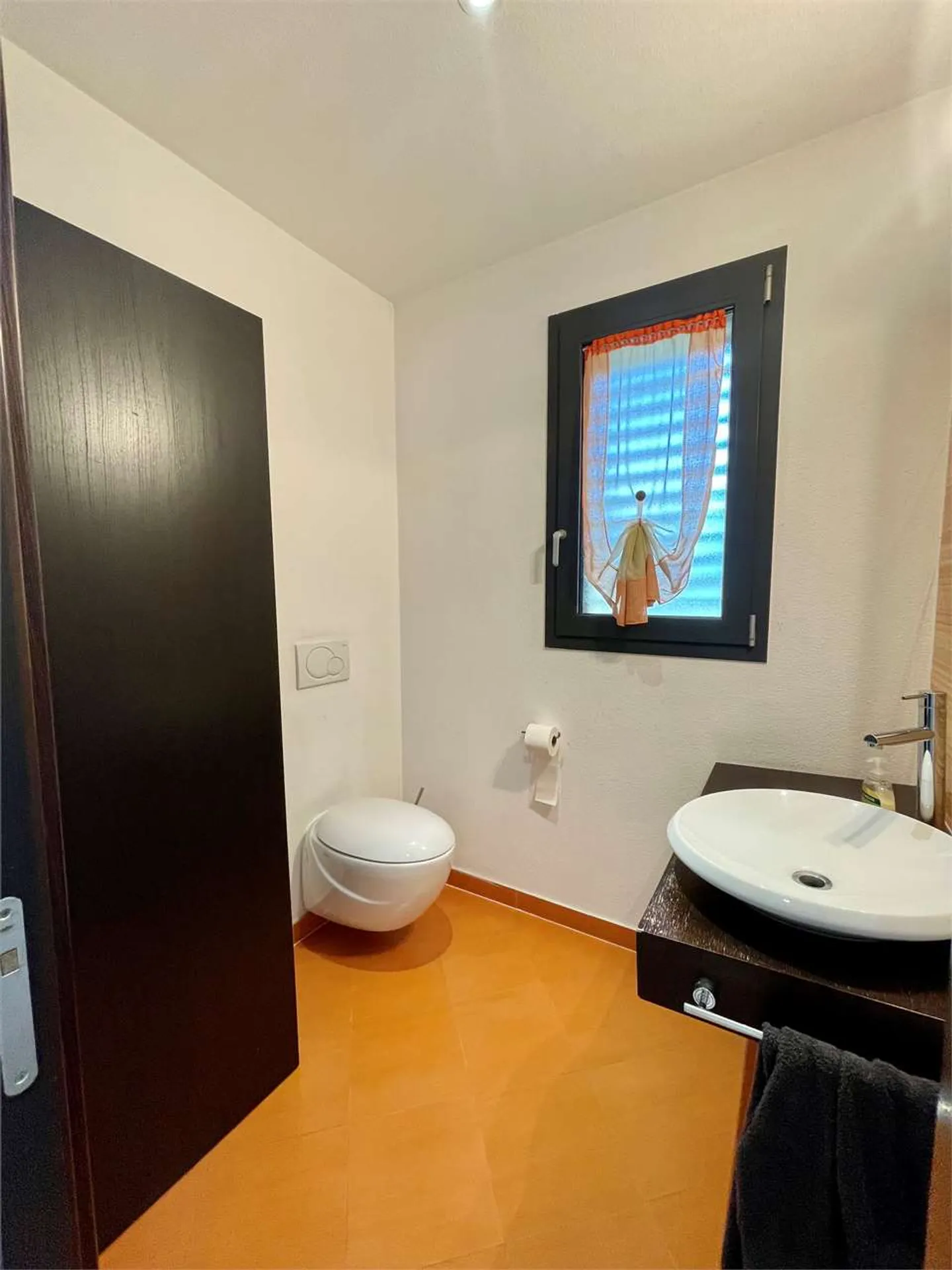 Schöne Einzelvilla mit Pool in Wohngegend in Genest - Foto 11 von 12